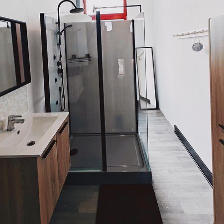 Private Industrial Room 2 In Center Of שרלרואה מראה חיצוני תמונה
