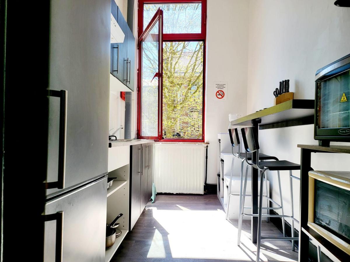 Private Industrial Room 2 In Center Of שרלרואה מראה חיצוני תמונה