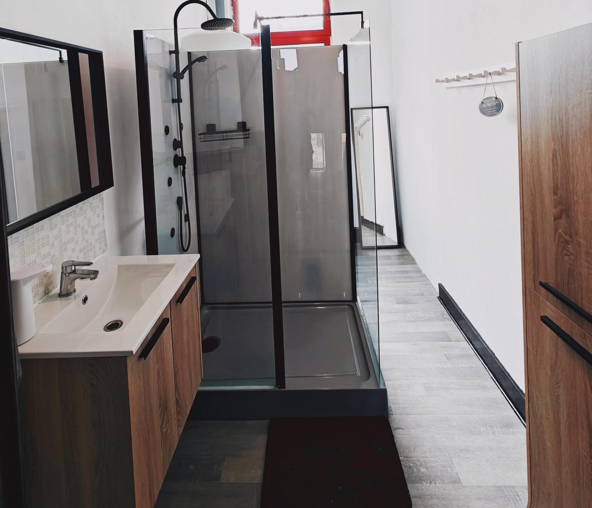Private Industrial Room 2 In Center Of שרלרואה מראה חיצוני תמונה